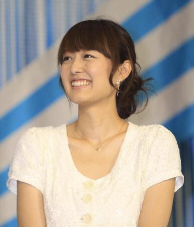 　結婚直後の２０１１年６月、会見に登場したフジテレビ・中村仁美アナ（当時）
