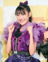 　笑顔を見せる高城れに