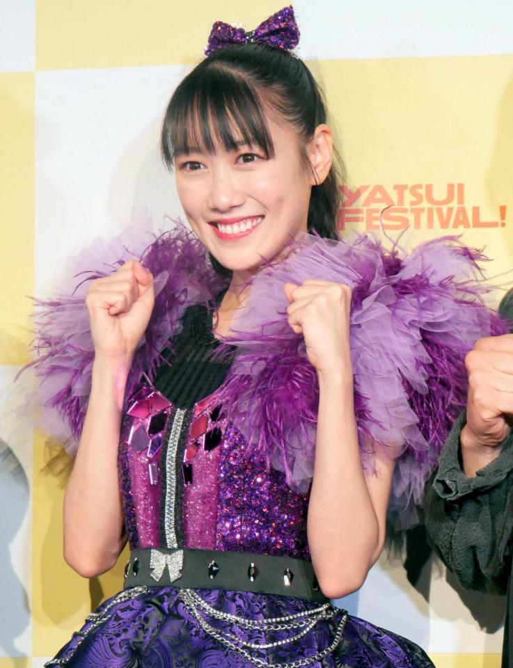 　笑顔を見せる高城れに