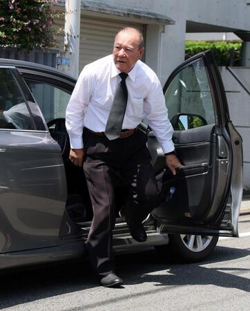 　長嶋茂雄さんの弔問に訪れた柴田勲氏（撮影・石井剣太郎）