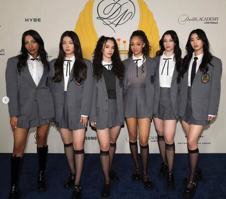 バン・シヒョク会長公式インスタグラム＠ｈｉｔｍａｎｂ７２より　ＫＡＴＳＥＹＥ（左端がララ）