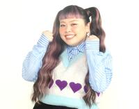 　かわいらしくポーズを取り撮影に応じた渡辺直美