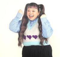 　かわいらしくポーズを取り撮影に応じた渡辺直美