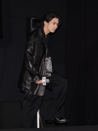 　登壇する横浜流星（撮影・西岡正）