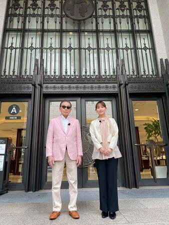 　「タモリステーション」に出演するタモリ（左）と渡辺瑠海アナウンサー