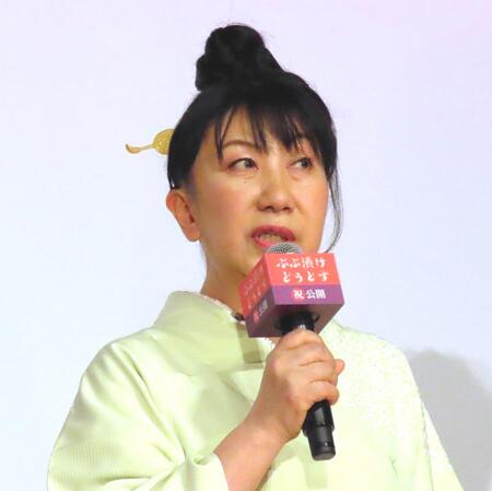 　映画「ぶぶ漬けどうどす」の公開記念舞台あいさつに登場した室井滋