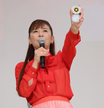 　ヨーヨーを手に思い出を語る南野陽子（撮影・棚橋慶太）