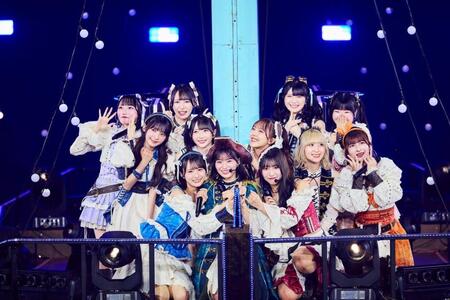 　全国ツアー初日でパフォーマンスを見せる≠ＭＥ　©ＹＯＡＮＩ