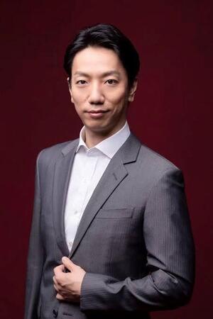 　初の小説が話題を呼んでいる深津幸紀氏