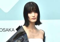 　フォトコールに登場した橋本愛