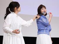 　ヨーヨーを手に決めゼリフを披露する三代目・麻宮サキの浅香唯（右）＝撮影・棚橋慶太