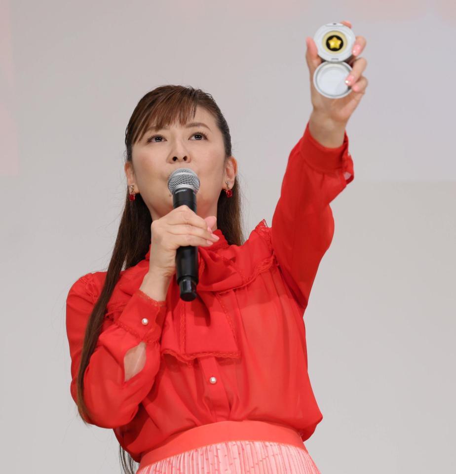 　ヨーヨーを手に思い出を語る南野陽子（撮影・棚橋慶太）