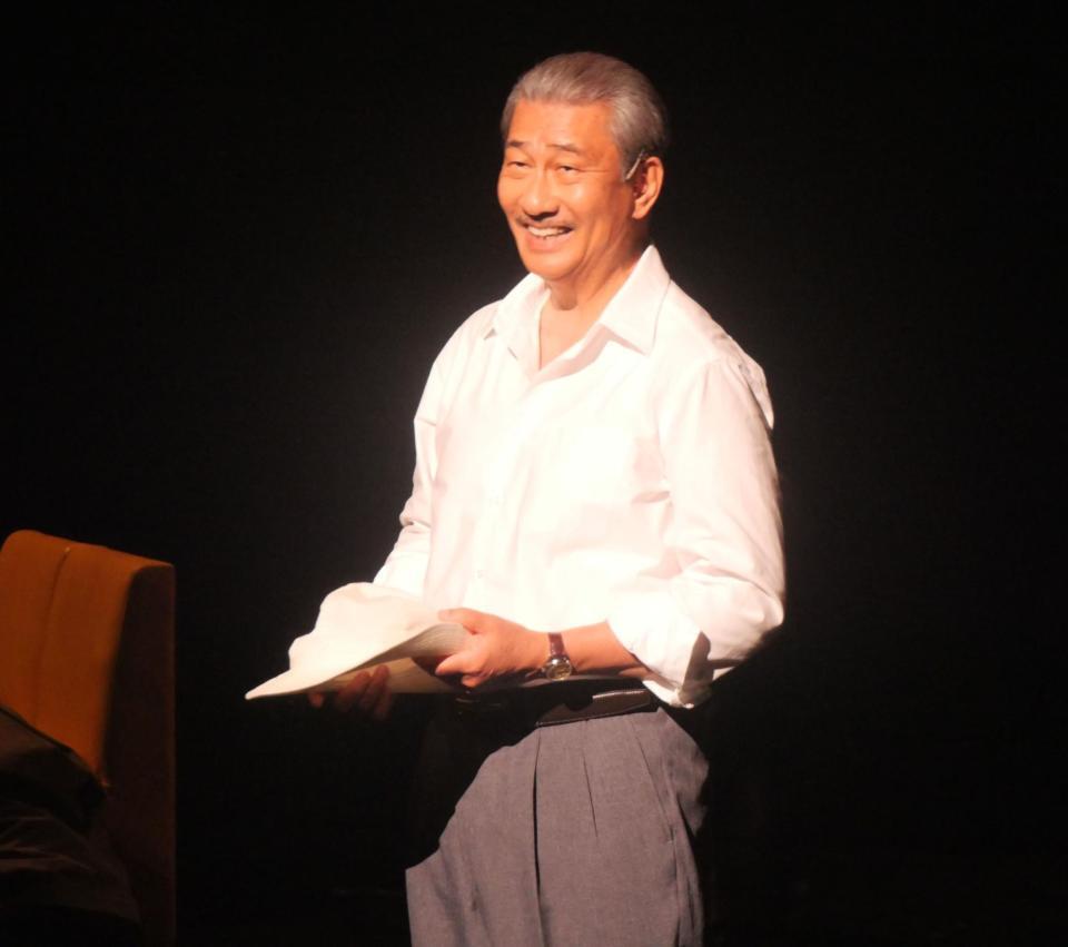 　熱演する中井貴一