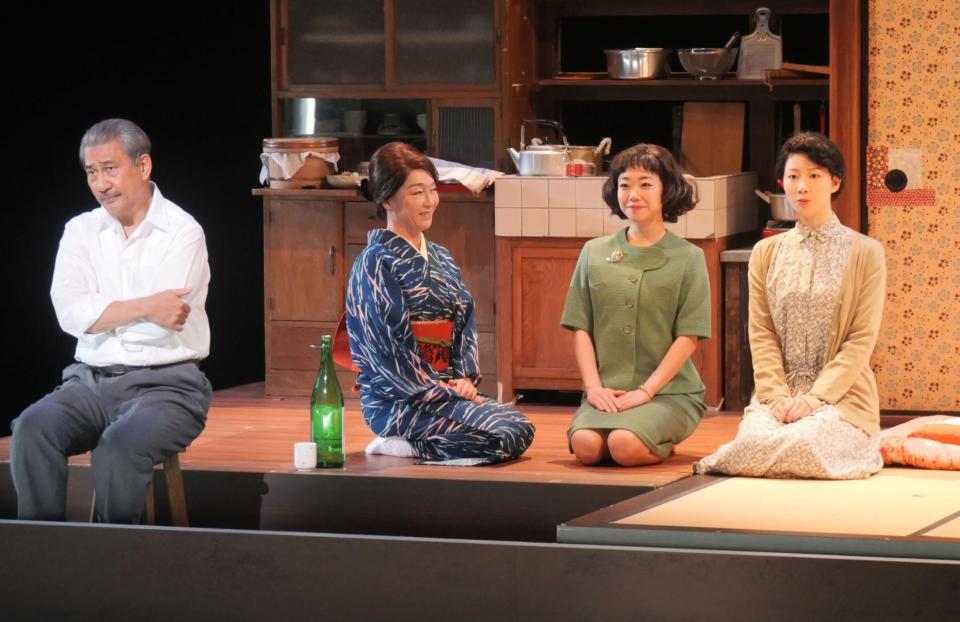 　熱演する（左から）中井貴一、キムラ緑子、藤谷理子、土居志央梨