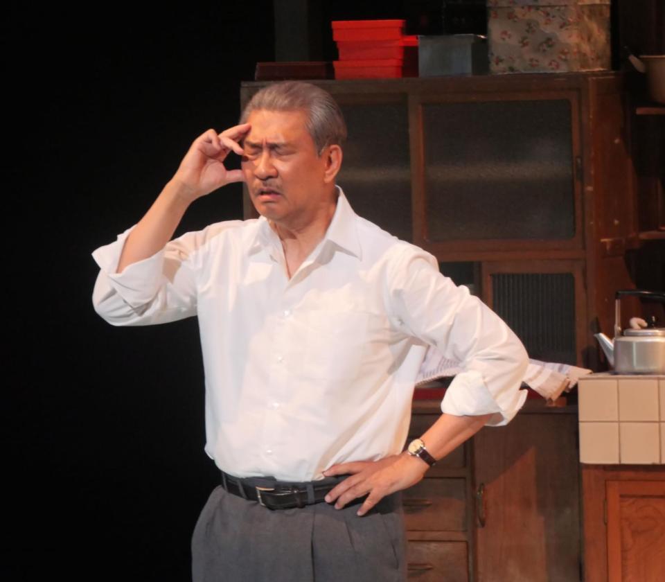 　熱演する中井貴一