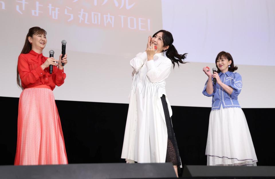 　トークで盛り上がる（左から）南野陽子、斉藤由貴、浅香唯（撮影・棚橋慶太）