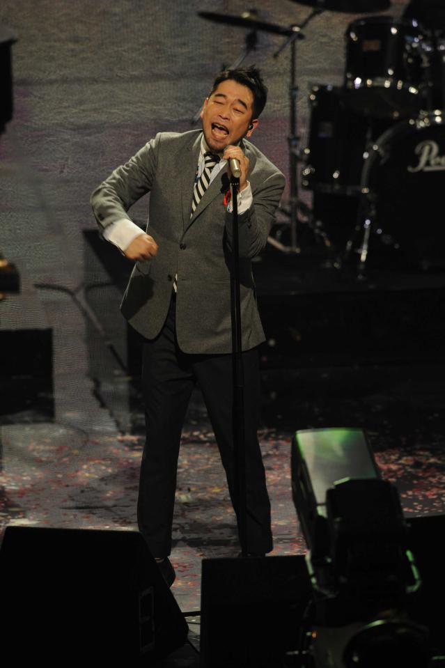 　２００７年、紅白歌合戦のステージで熱唱する槇原敬之