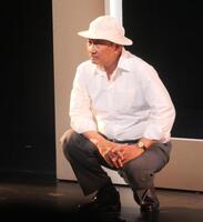 　熱演する中井貴一