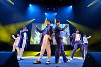 　初ツアー初日のステージで笑顔を浮かべたＭＡＴＳＵＲＩ