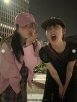 　ＡＫＭＵ　イ・スヒョンの公式インスタグラム＠ａｋｍｕ＿ｓｕｈｙｕｎより　日本旅行を満喫しているイ・スヒョン（左）とキム・ボラ