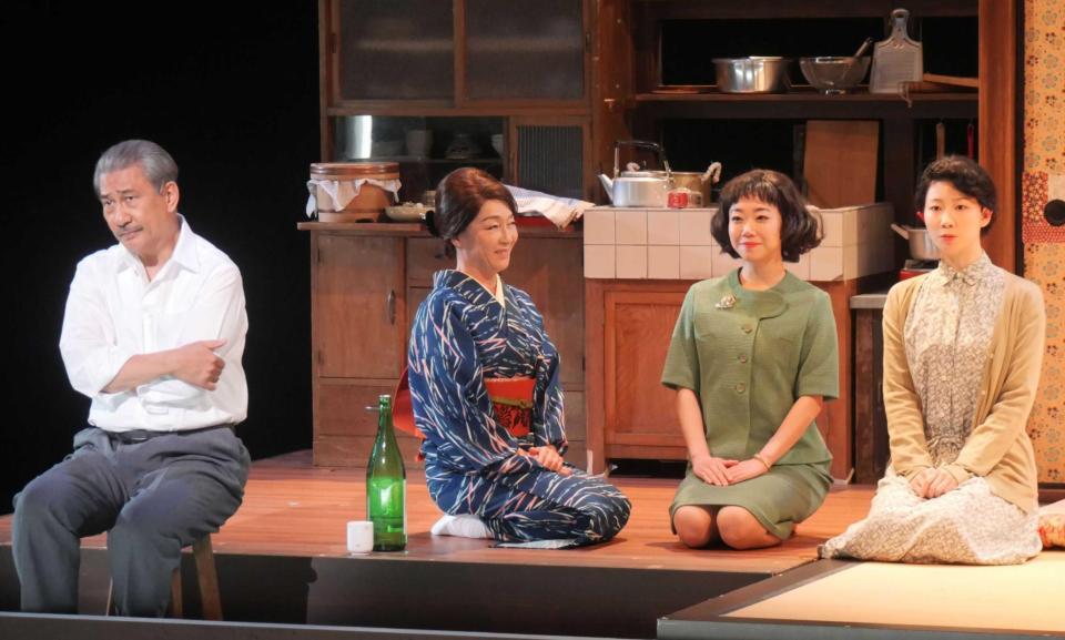 　熱演する（左から）中井貴一、キムラ緑子、藤谷理子、土居志央梨