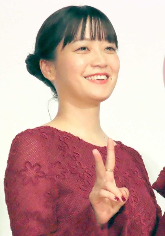 　登場した深川麻衣