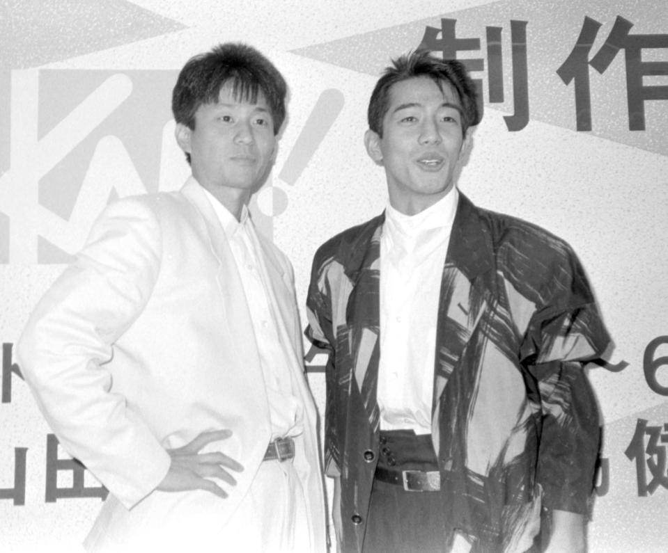 　「ざまぁＫＡＮＫＡＮ！」会見での山田雅人（左）と森脇健児＝１９８８年