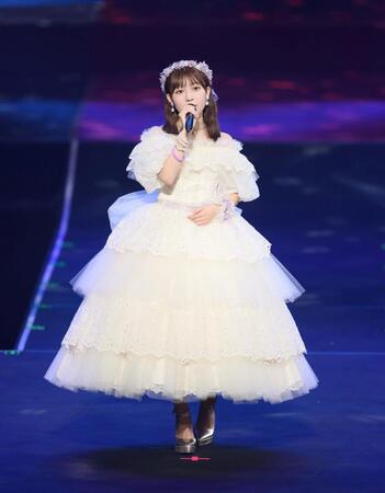 　アンコールで登場したＢＥＹＯＯＯＯＯＮＤＳ・島倉りか（撮影・石井剣太郎）