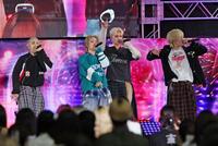 　会場を盛り上げるＷＯＬＦ　ＨＯＷＬ　ＨＡＲＭＯＮＹ（撮影・石井剣太郎）