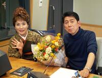 　２０年の名コンビを卒業する吉田照美（右）と小俣雅子アナ=２００７年