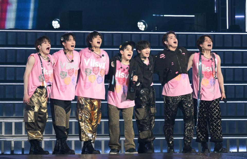 　７人揃ってアリーナツアーを終え、ファンに感謝を伝えるＴｒａｖｉｓ　Ｊａｐａｎの（左から）松倉海斗、川島如恵留、中村海人、宮近海斗、七五三掛龍也、吉澤閑也、松田元太（撮影・伊藤笙子）