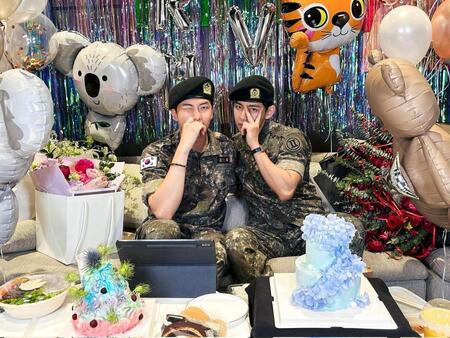 　ＢＴＳメンバーの公式Ｘ＠ＢＴＳ＿ｔｗｔより　韓国軍を除隊した（左から）ＲＭ、Ｖ