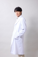 　クセ強な鑑定人を演じる藤木直人