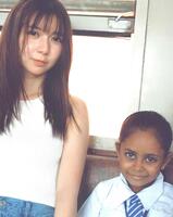 　スリランカの列車で出会った子供と撮影した本人のお気に入りカット©松岡一哲／講談社