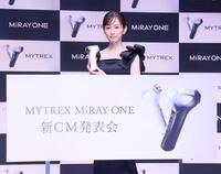 　新商品をＰＲする前田敦子（撮影・石井剣太郎）