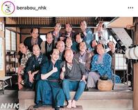 　忘年会の参加メンバー。左後方に意外人物がちらり。大河ドラマ「べらぼう～蔦重栄華乃夢噺～」のインスタグラム＠ｂｅｒａｂｏｕ＿ｎｈｋより。