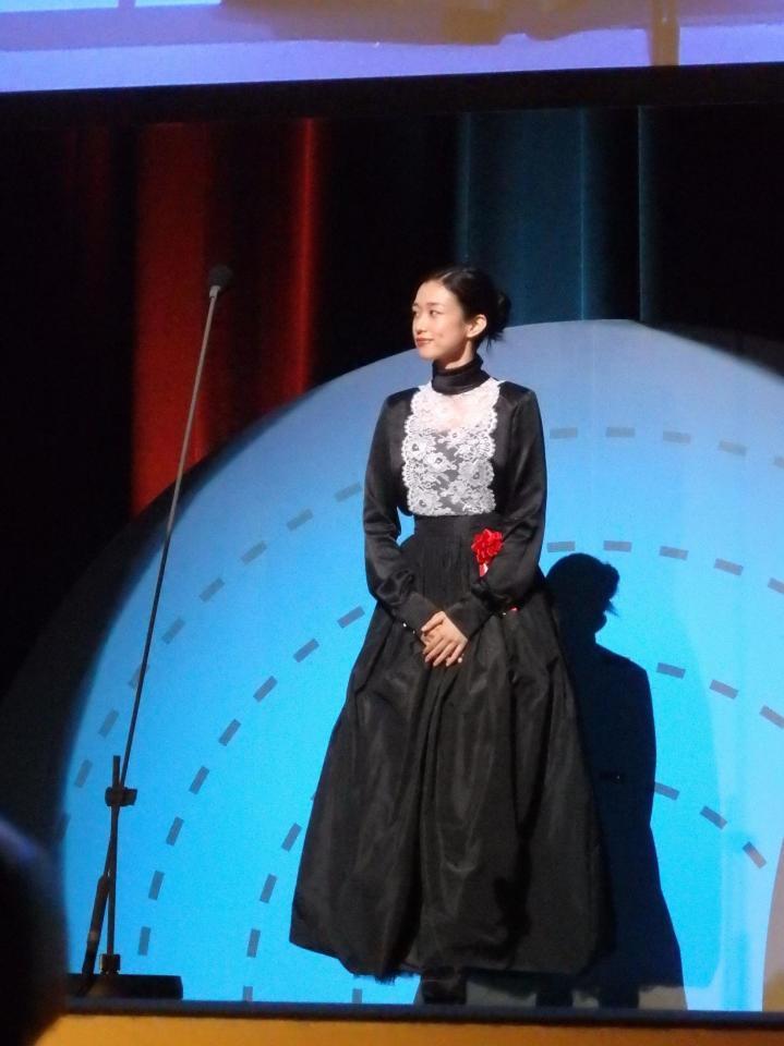 　舞台に登壇した河合優実