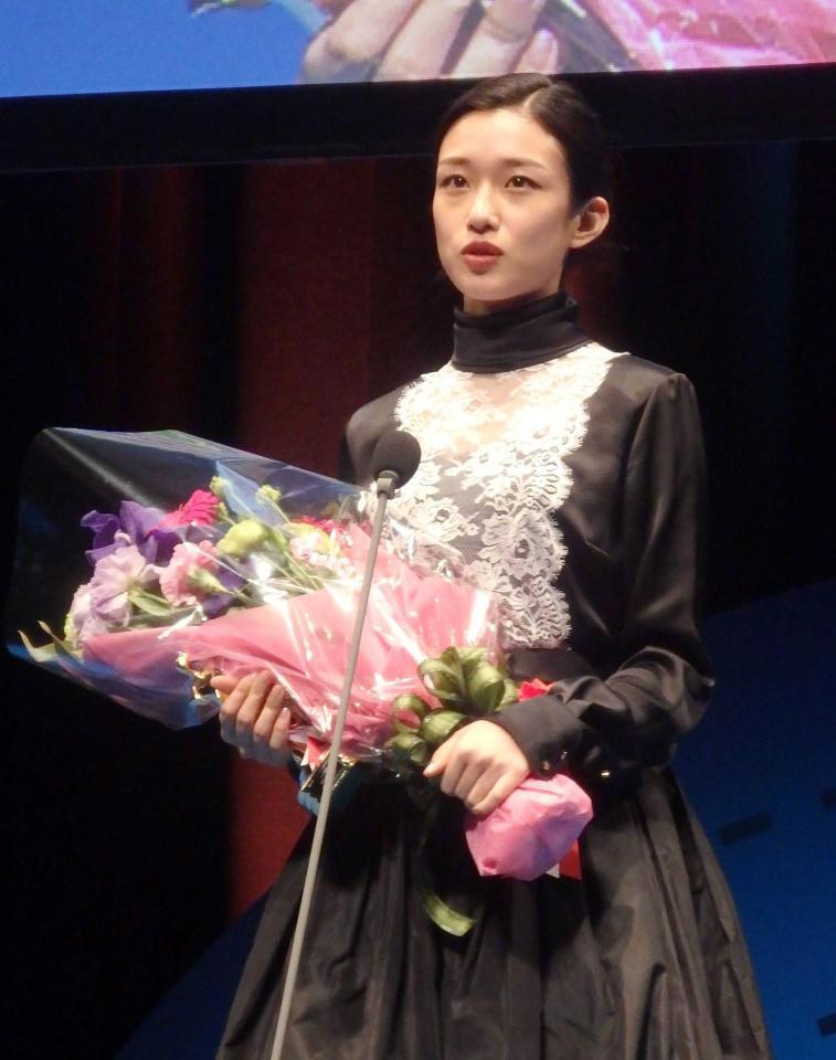 　スピーチを行う河合優実