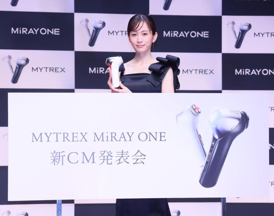 　新商品をＰＲする前田敦子（撮影・石井剣太郎）