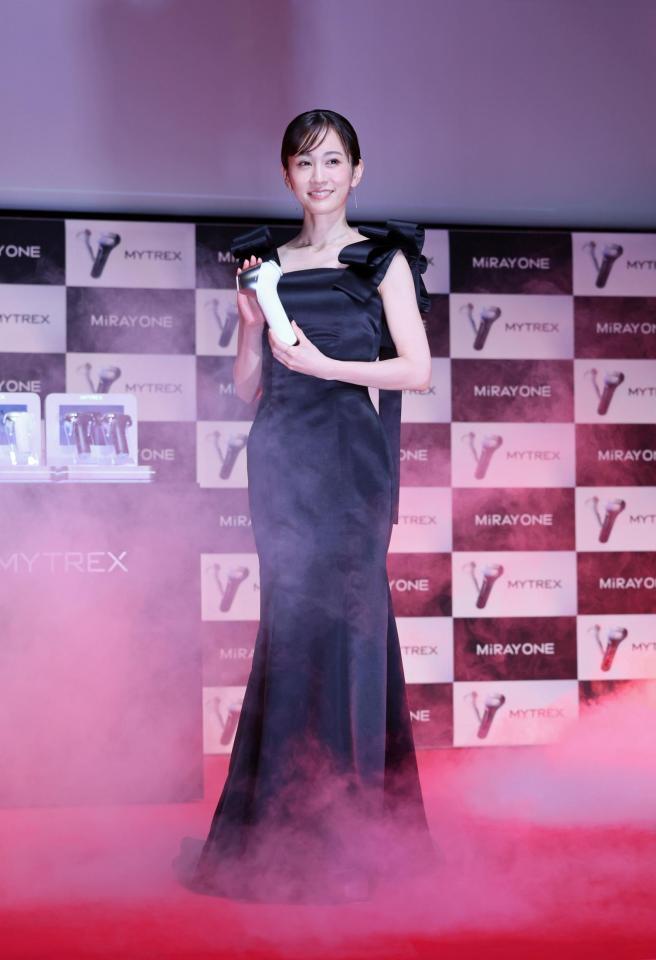 　新商品をＰＲする前田敦子（撮影・石井剣太郎）