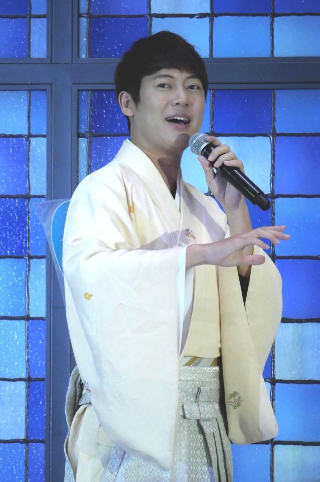 　和装姿で熱唱した松阪ゆうき