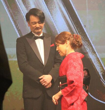 　そろってステージに上がった小田井涼平（左）とＬｉＬｉＣｏ