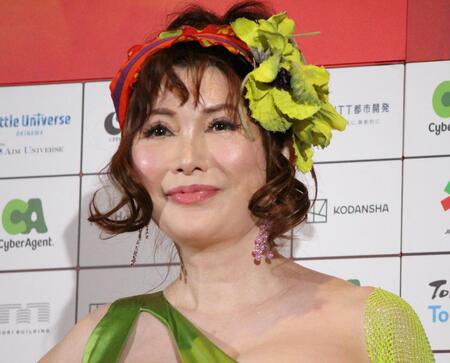 　レッドカーペットに登場した叶美香