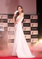 　新商品をＰＲするリン・チーリン（撮影・石井剣太郎）