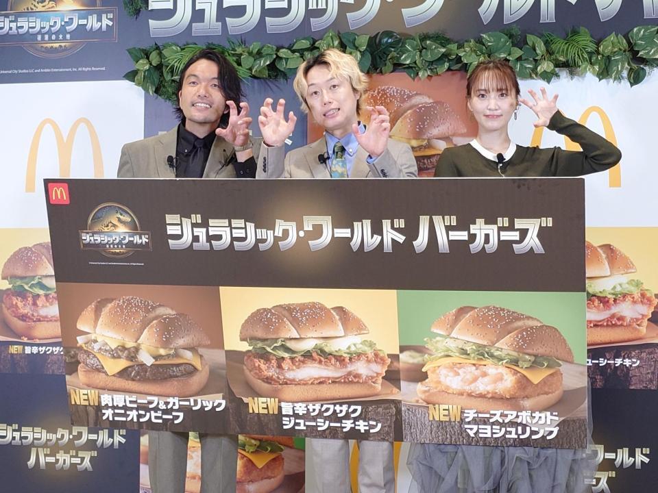 　（左から）盛山晋太郎、リリー、菅井友香