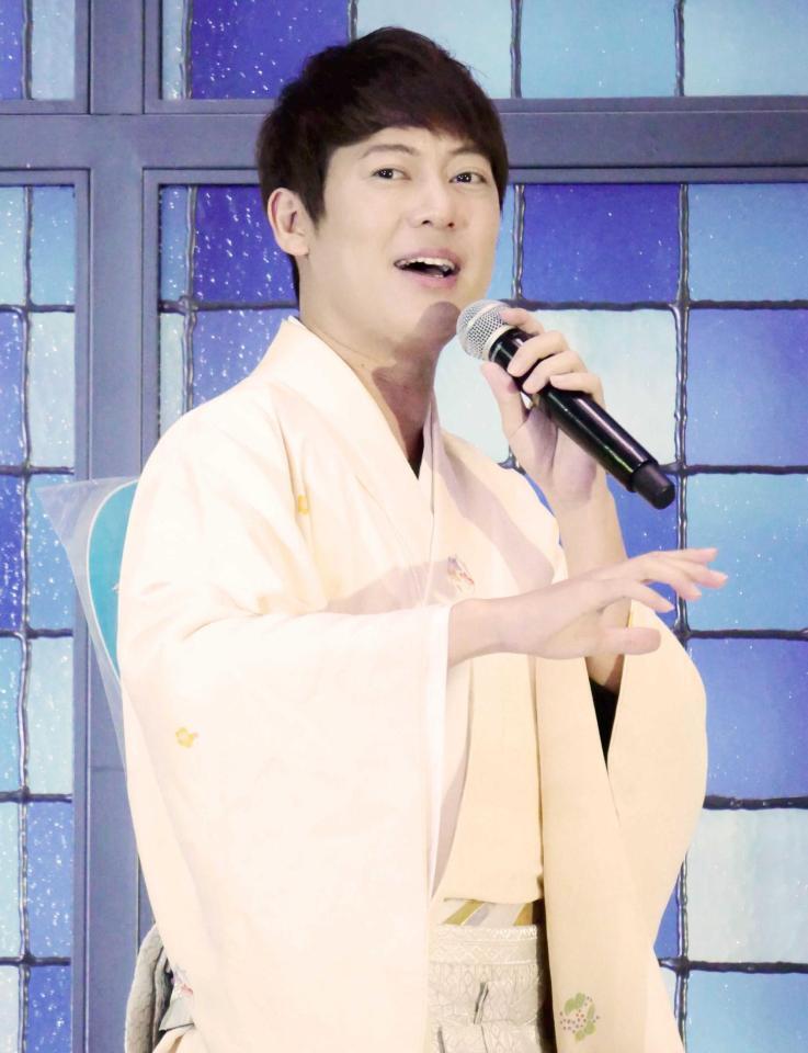 　和装姿で熱唱した松阪ゆうき