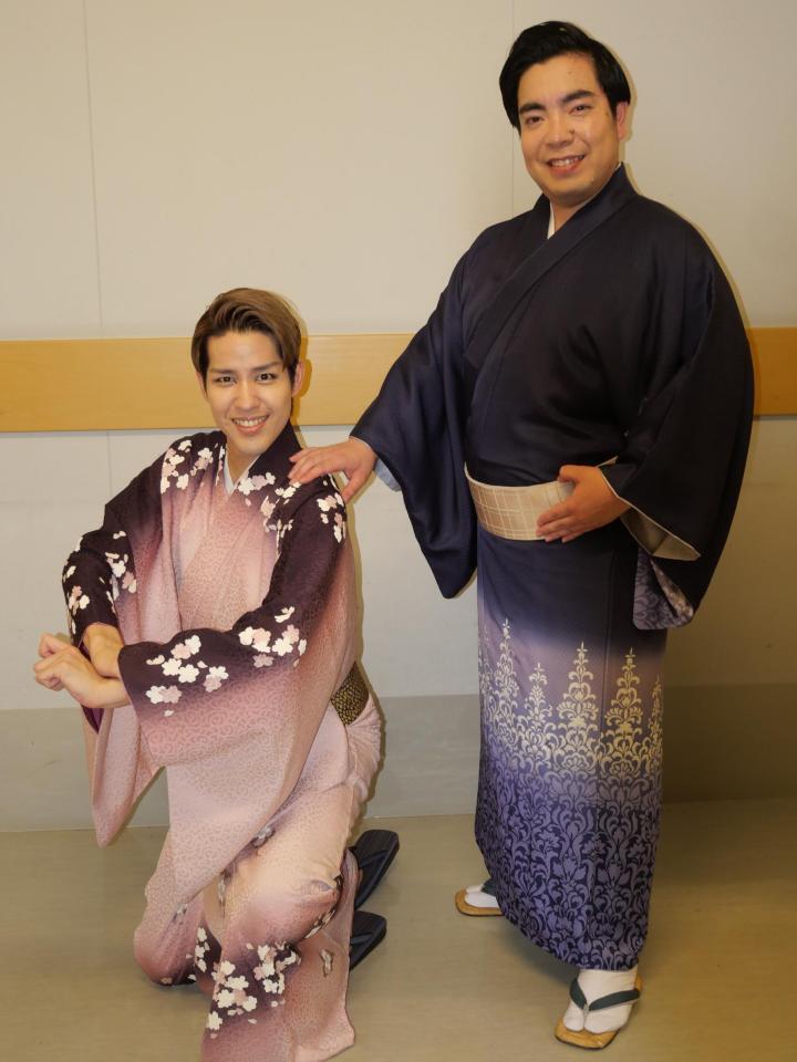 　１１日から主演を務める公演に挑む徳永ゆうき（右）と花園直道