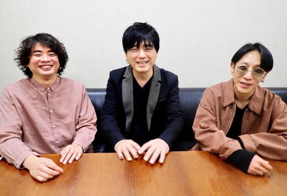 　ＤＥＰＡＰＥＫＯの（左から）三浦拓也、押尾コータロー、徳岡慶也