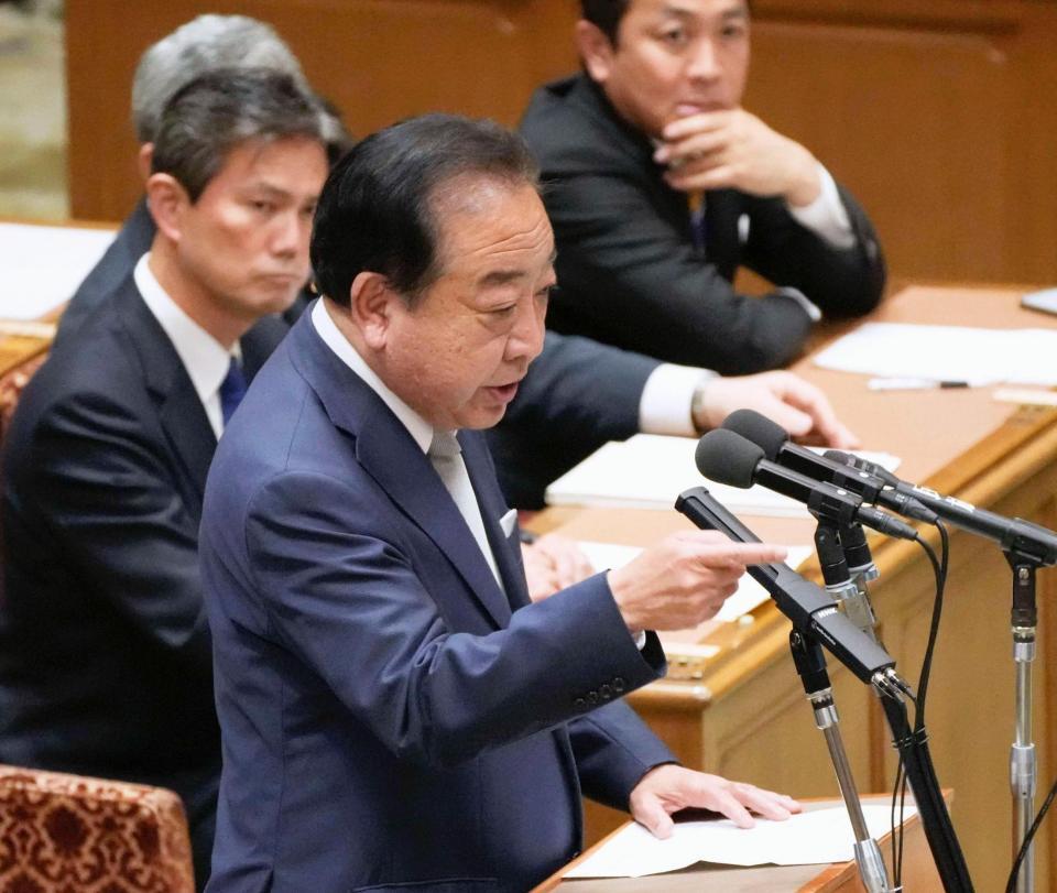 　党首討論で石破首相に質問する立憲民主党の野田代表