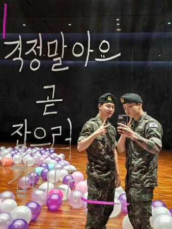 　ＢＴＳメンバーの公式Ｘ＠ＢＴＳ＿ｔｗｔより　韓国軍を除隊した（左から）ジミン、ジョングク